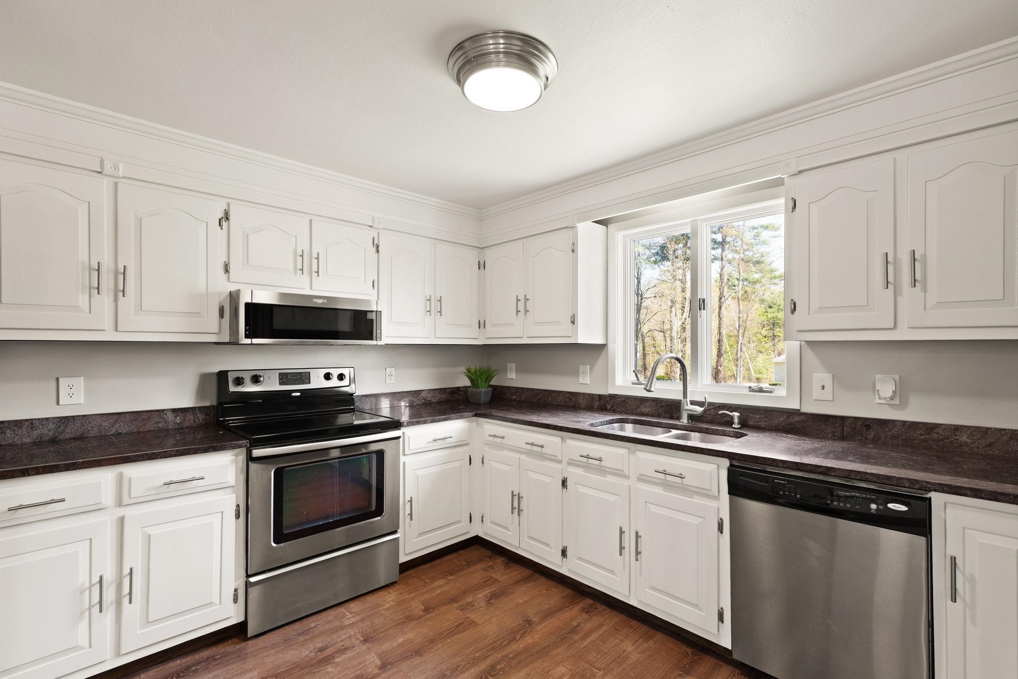 17 Oxbow Lane Derry, NH 03038 - Photo 13 of 39