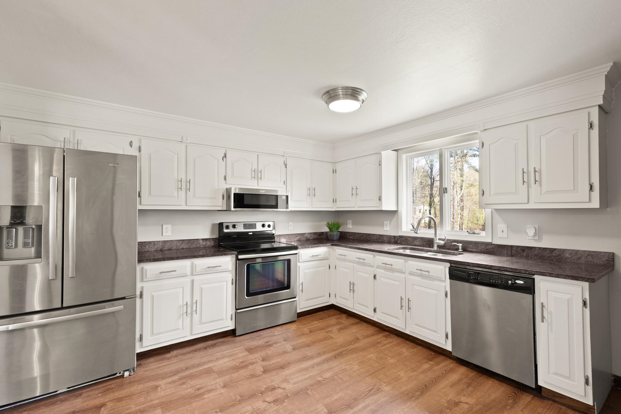 17 Oxbow Lane Derry, NH 03038 - Photo 14 of 39