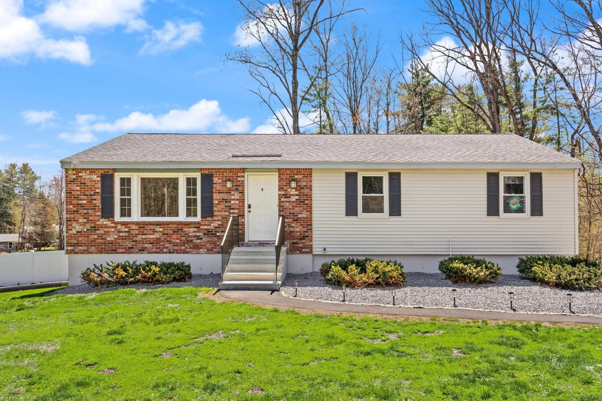 17 Oxbow Lane Derry, NH 03038 - Photo 2 of 39