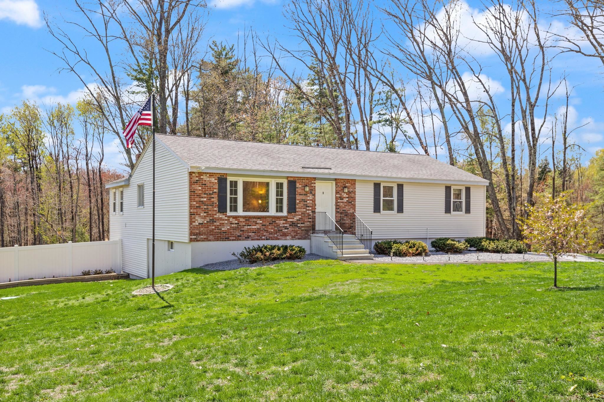 17 Oxbow Lane Derry, NH 03038 - Photo 3 of 39
