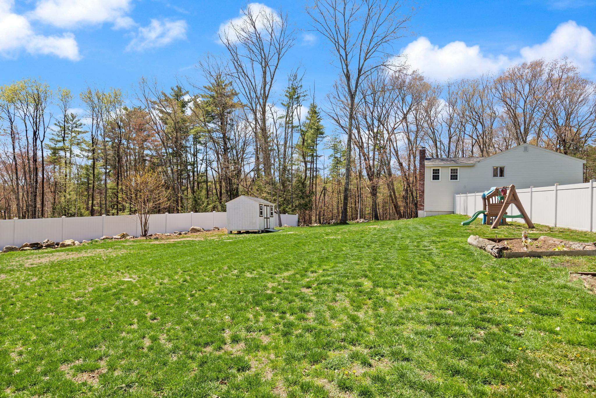 17 Oxbow Lane Derry, NH 03038 - Photo 35 of 39
