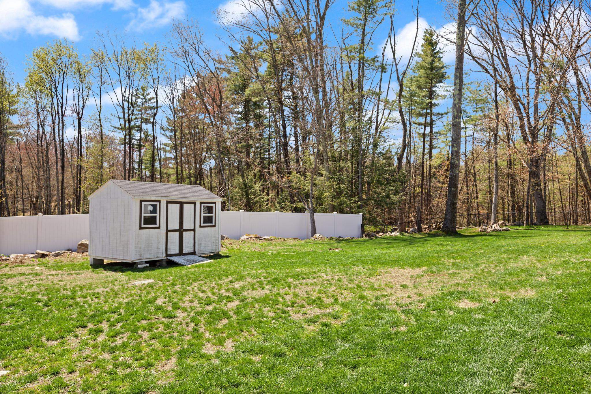 17 Oxbow Lane Derry, NH 03038 - Photo 36 of 39