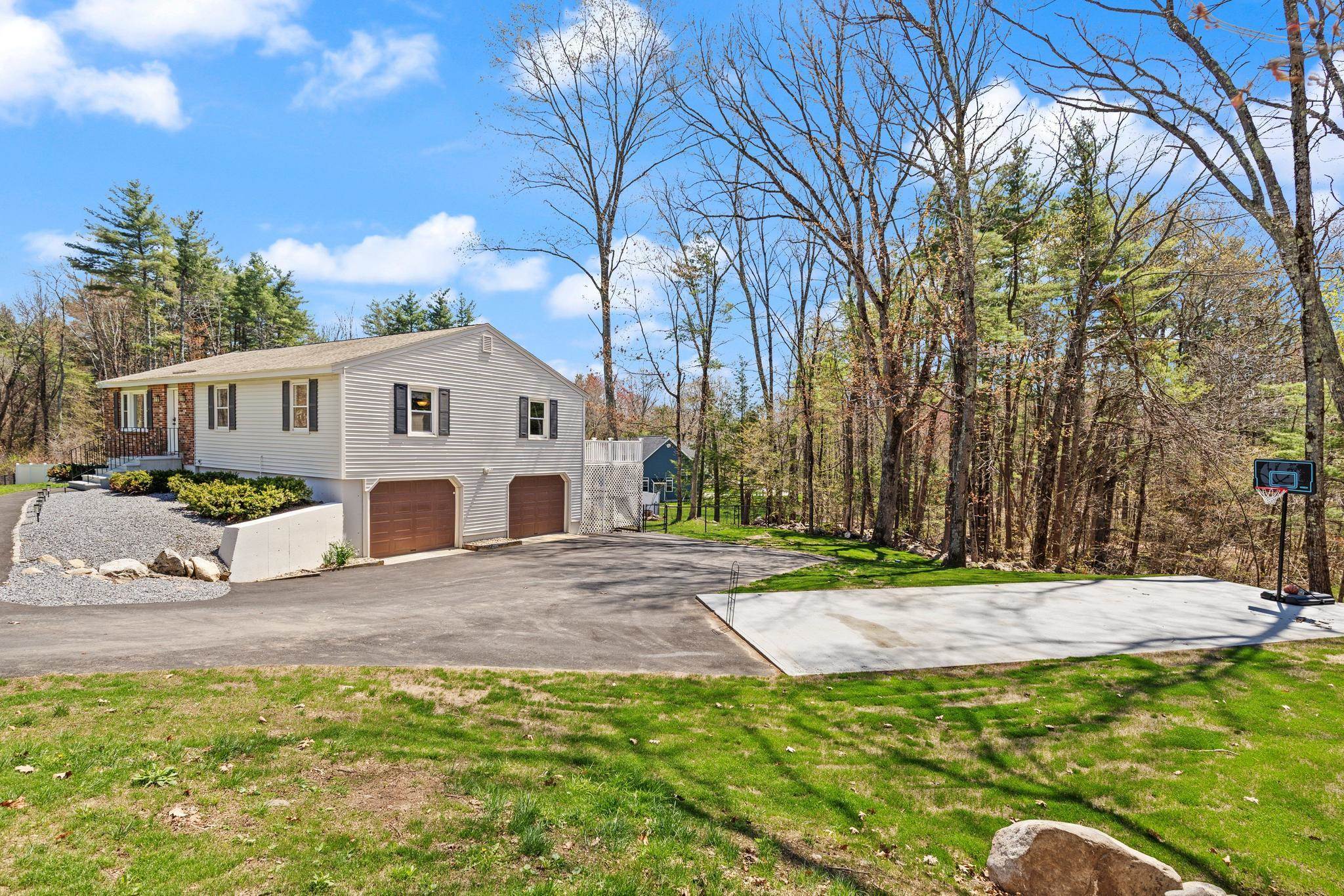 17 Oxbow Lane Derry, NH 03038 - Photo 5 of 39