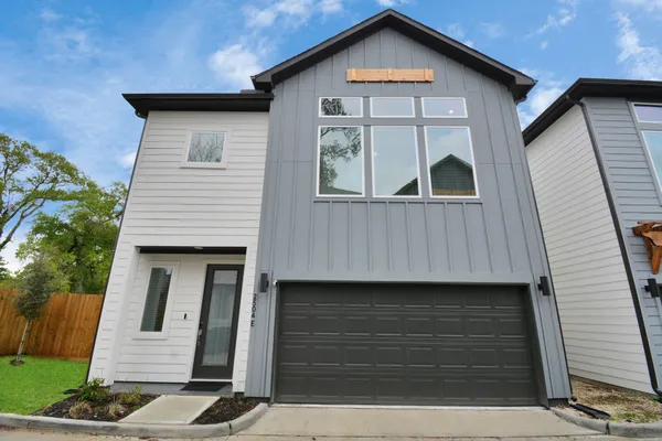 $2,500 | 2504 West Tidwell Road, Unit E, Houston, TX 77091