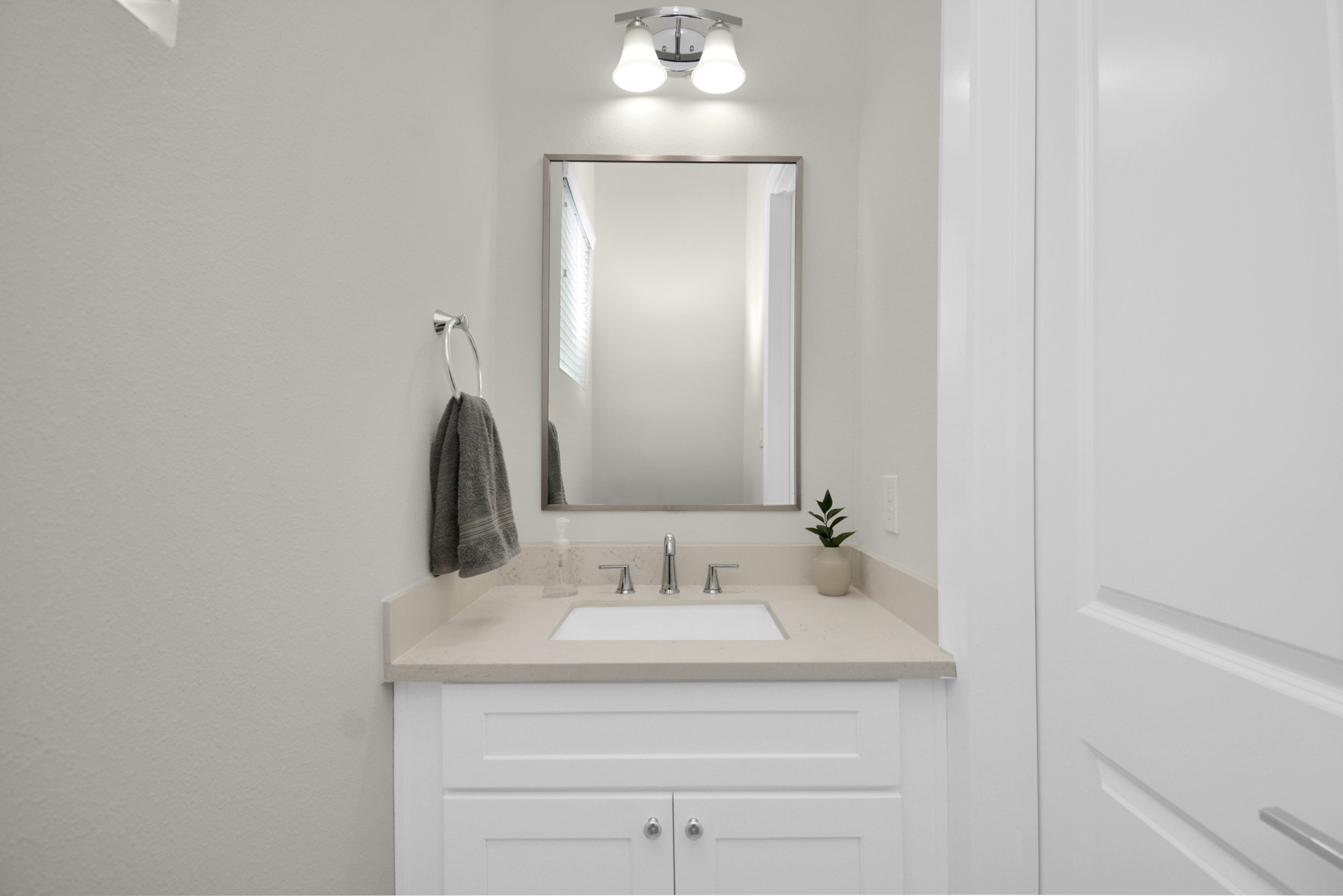 2504 West Tidwell Road, Unit E Houston, TX 77091 - Photo 14 of 35