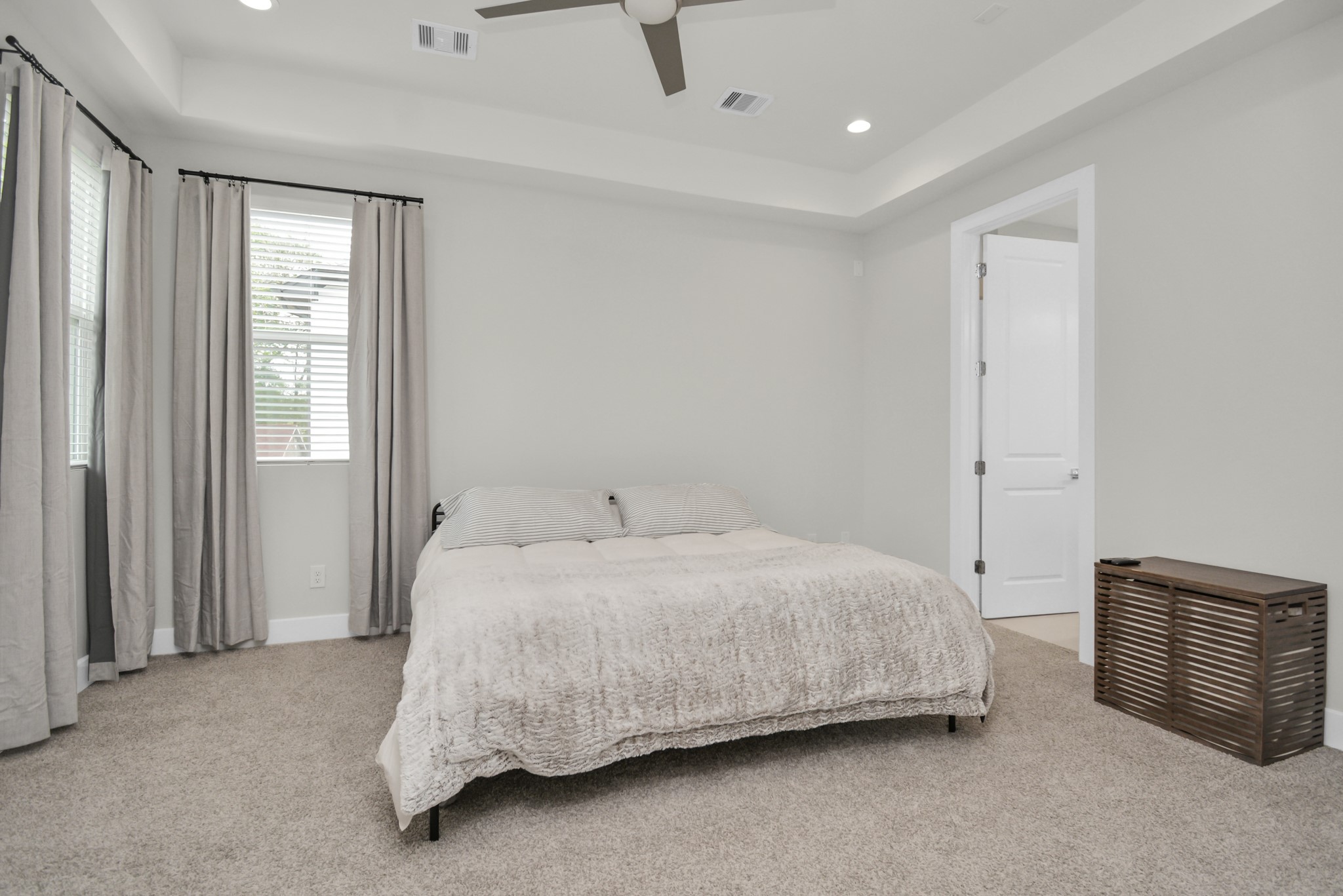 2504 West Tidwell Road, Unit E Houston, TX 77091 - Photo 15 of 35 primary bedroom