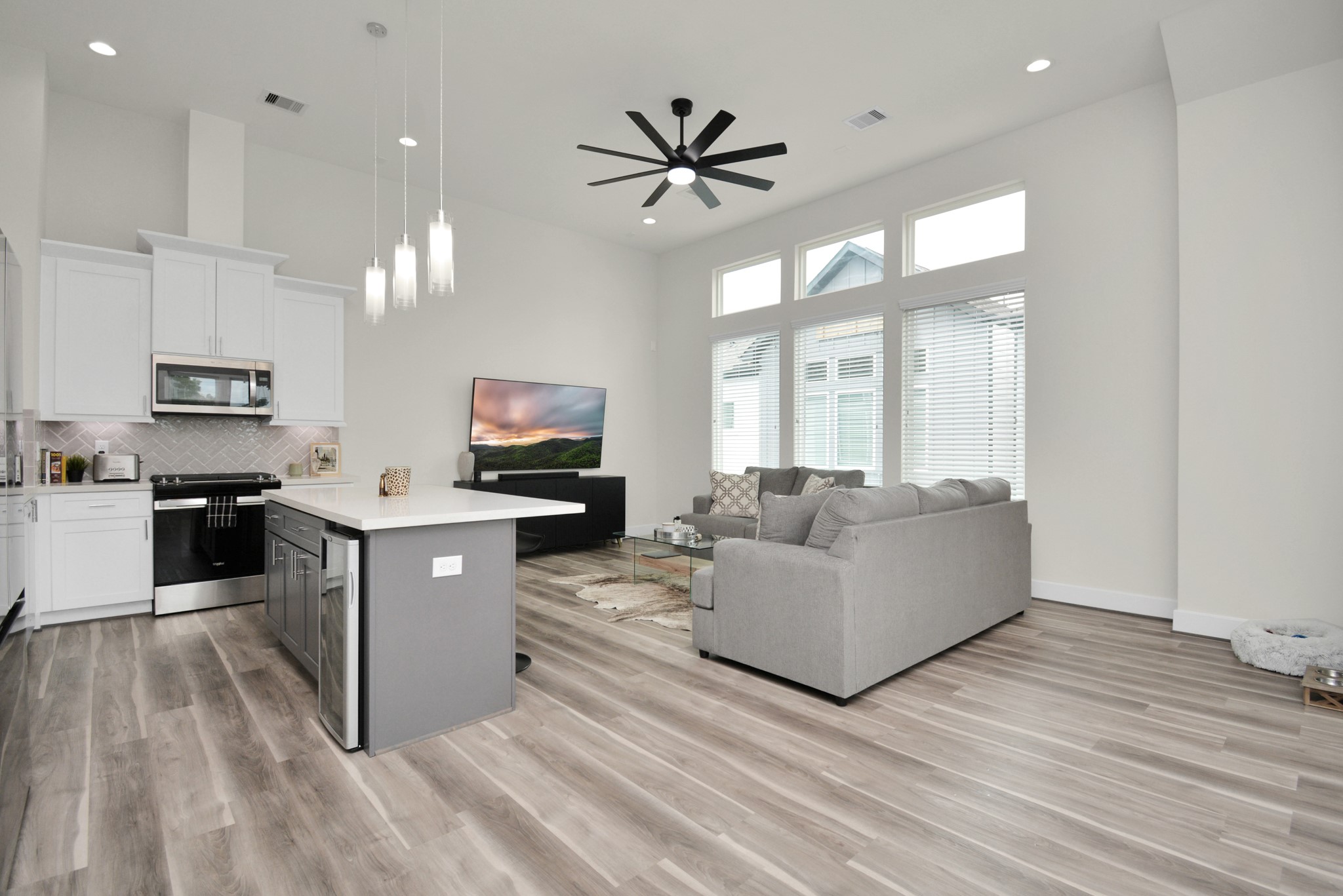 2504 West Tidwell Road, Unit E Houston, TX 77091 - Photo 4 of 35