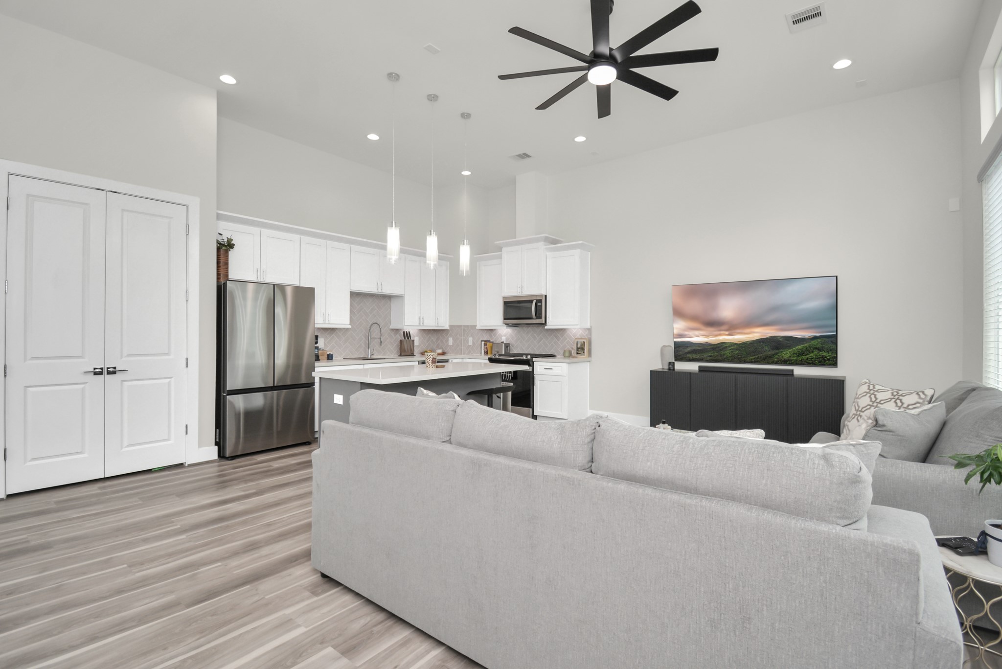 2504 West Tidwell Road, Unit E Houston, TX 77091 - Photo 6 of 35