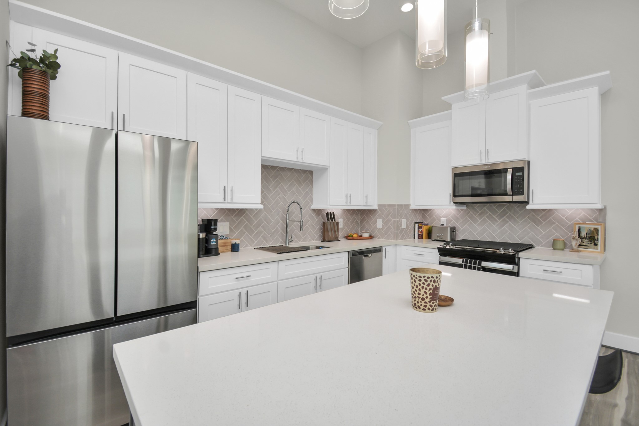 2504 West Tidwell Road, Unit E Houston, TX 77091 - Photo 7 of 35