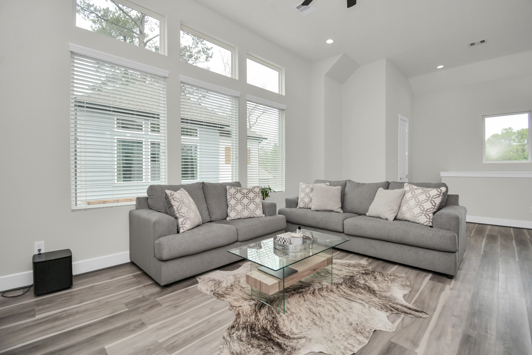 2504 West Tidwell Road, Unit E Houston, TX 77091 - Photo 9 of 35