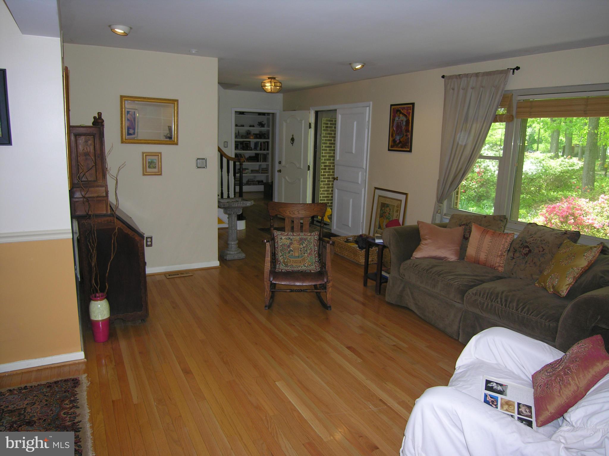 823 Sunstrand Road Reisterstown, MD 21136 - Photo 10 of 28 Living Room