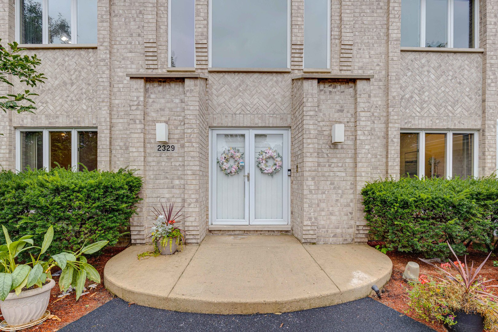 2329 Coach Road Long Grove, IL 60047 - Photo 3 of 56
