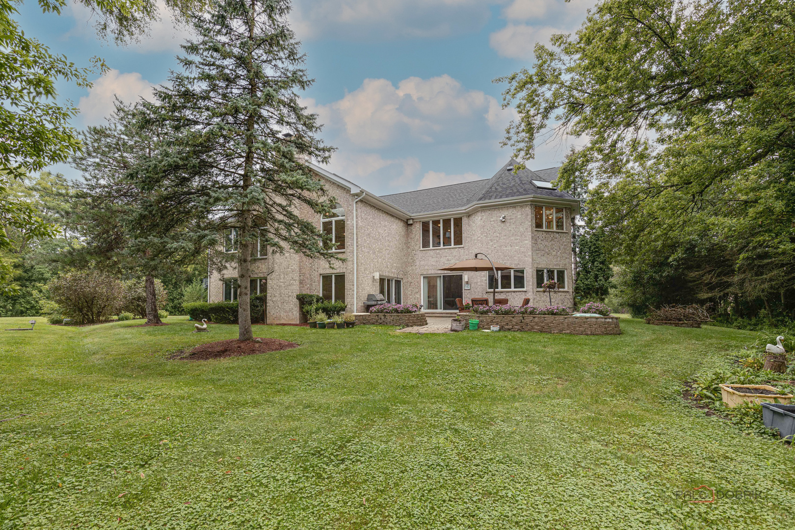 2329 Coach Road Long Grove, IL 60047 - Photo 40 of 56 a view of a house with backyard and sitting area