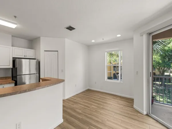 $1,950 | 5020 Fairways Circle, Unit 202, Vero Beach, FL 32967