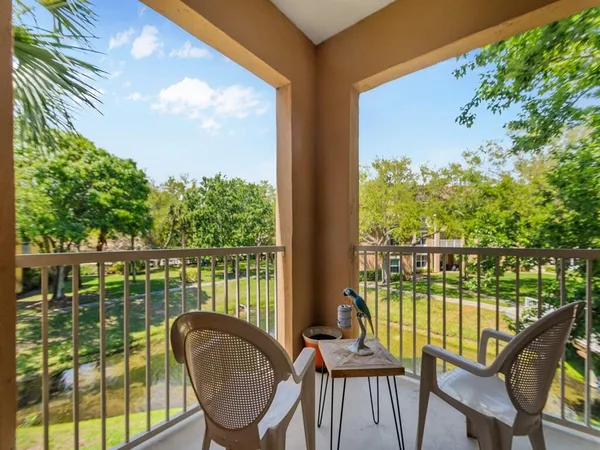 $1,950 | 5020 Fairways Circle, Unit 202, Vero Beach, FL 32967