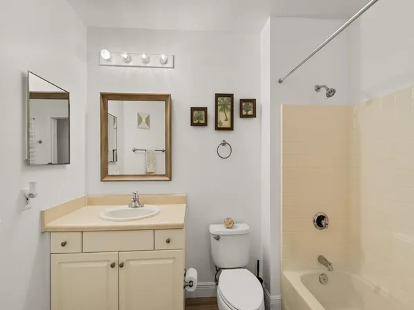 $1,950 | 5020 Fairways Circle, Unit 202, Vero Beach, FL 32967