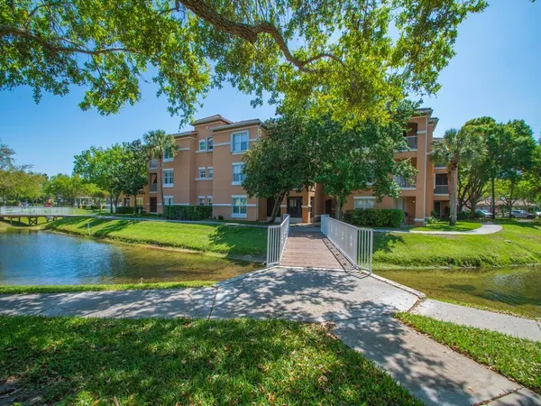 $1,950 | 5020 Fairways Circle, Unit 202, Vero Beach, FL 32967