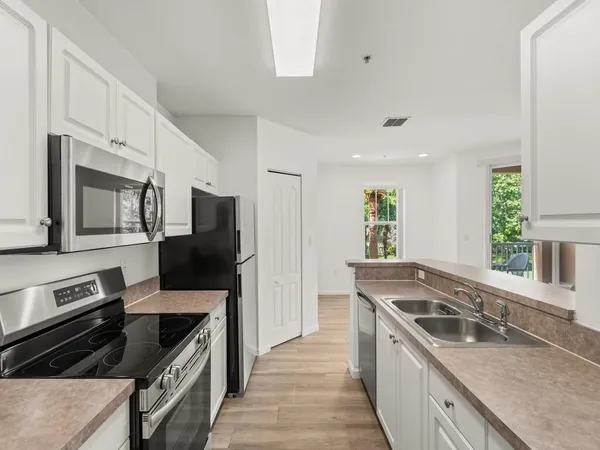 $1,950 | 5020 Fairways Circle, Unit 202, Vero Beach, FL 32967