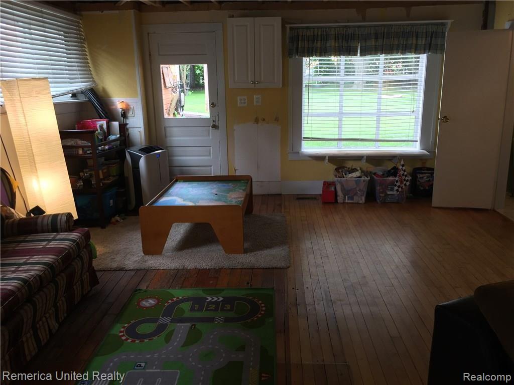11 South Holcomb Road Clarkston, MI 48346 - Photo 11 of 28 More Family Room