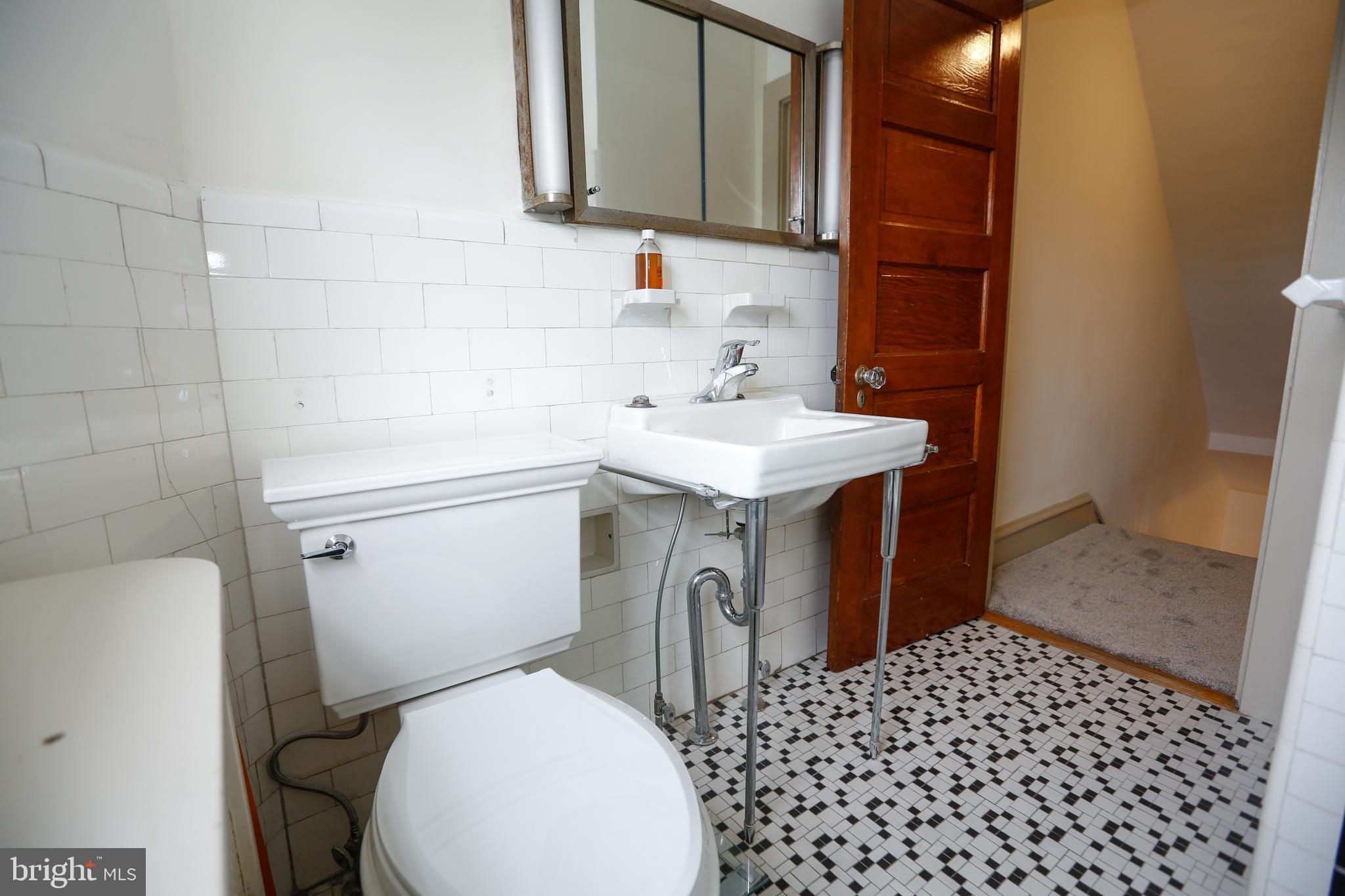 2424 East County Line Road Ardmore, PA 19003 - Photo 22 of 33 Full Bath
