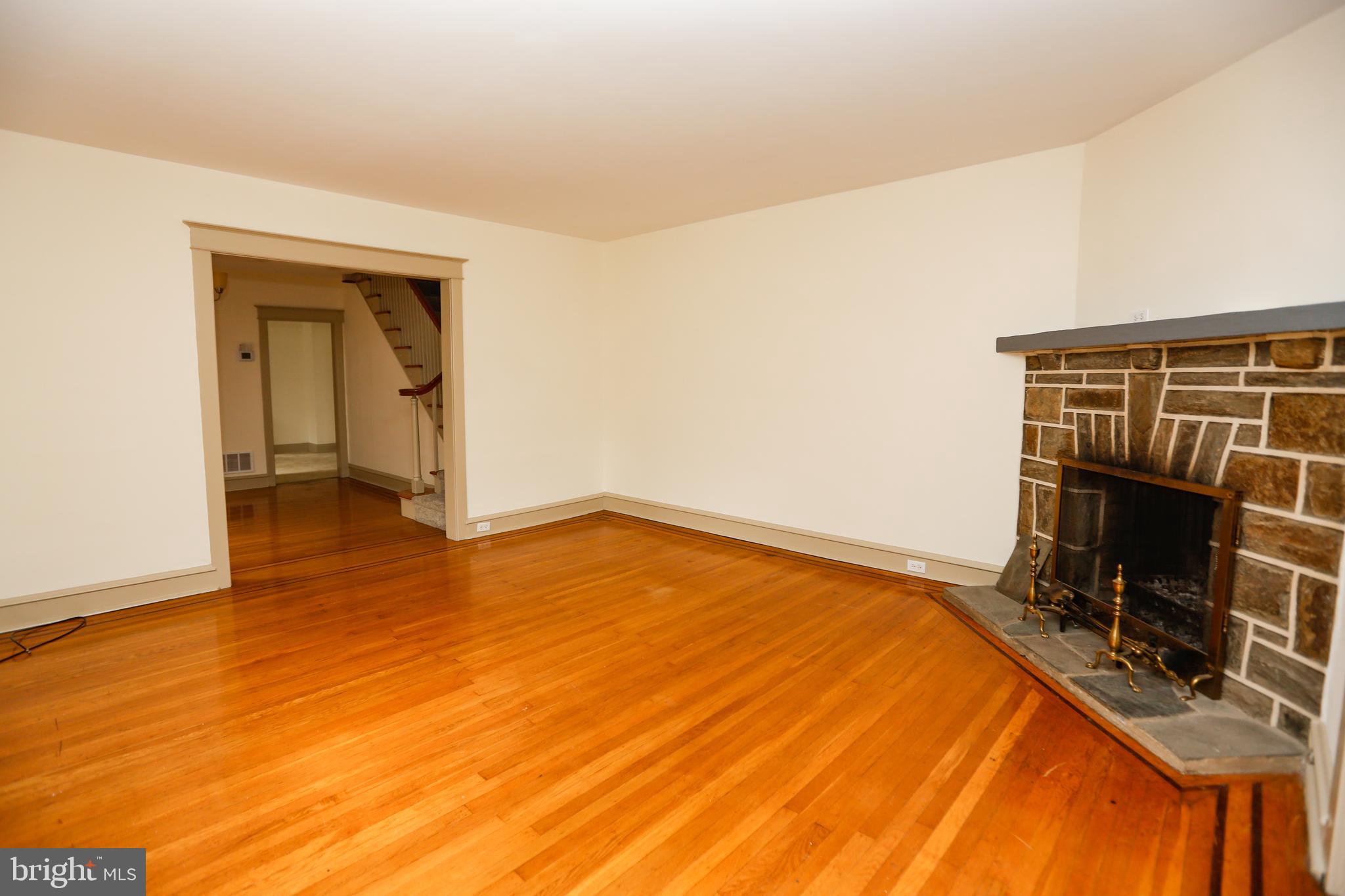 2424 East County Line Road Ardmore, PA 19003 - Photo 4 of 33 Living room