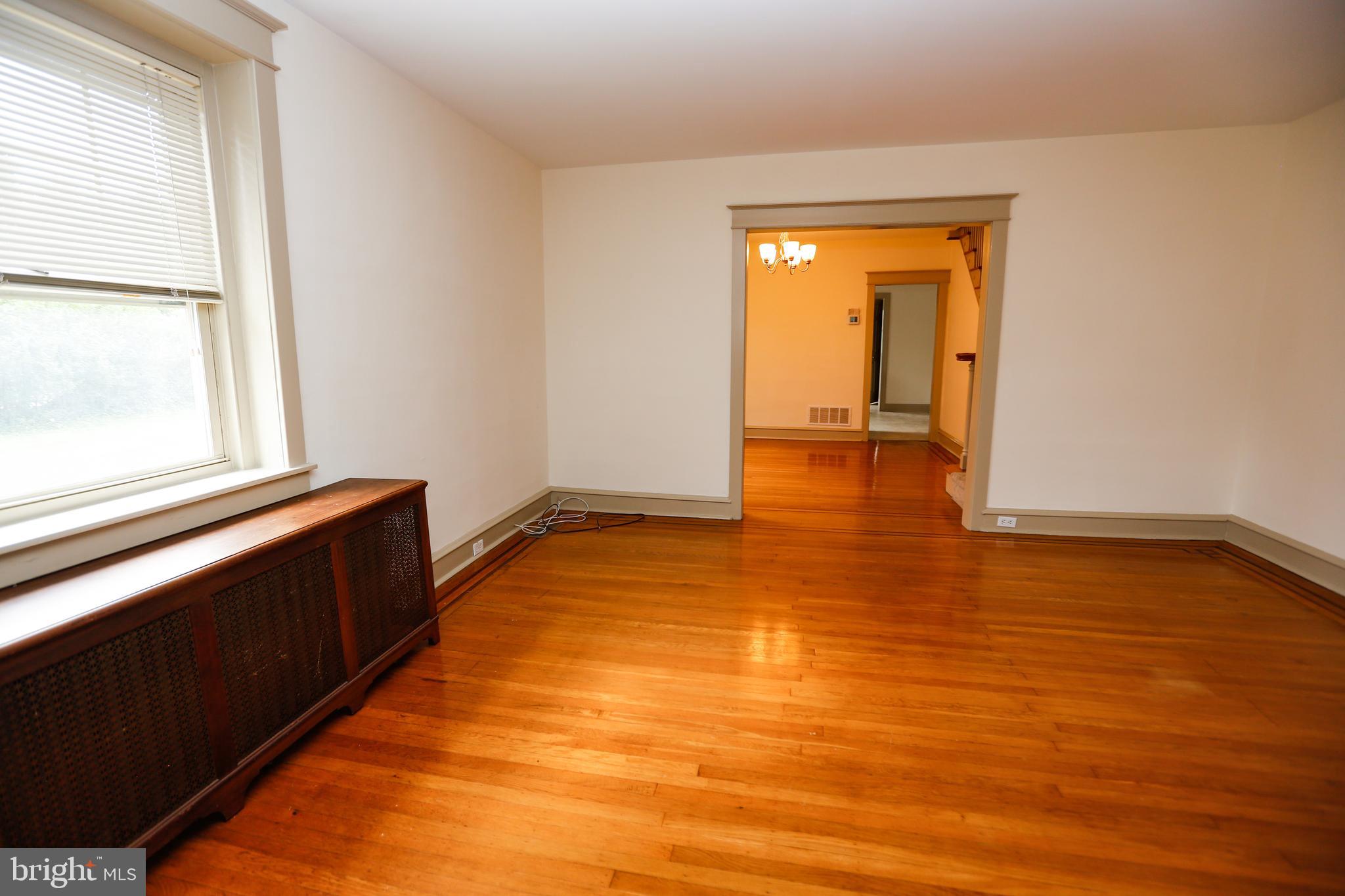 2424 East County Line Road Ardmore, PA 19003 - Photo 5 of 33 Living room