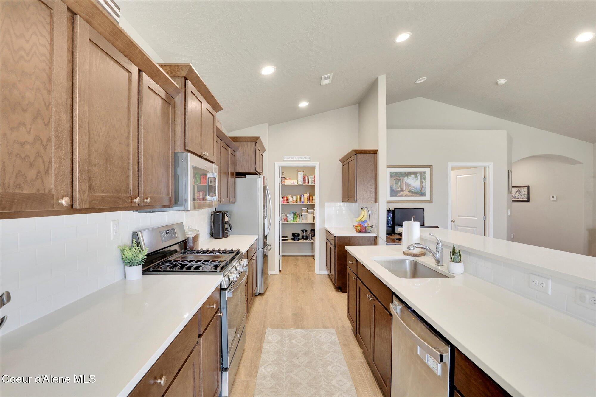 5994 West Alliance Street Rathdrum, ID 83858 - Photo 1 of 31 kitchen