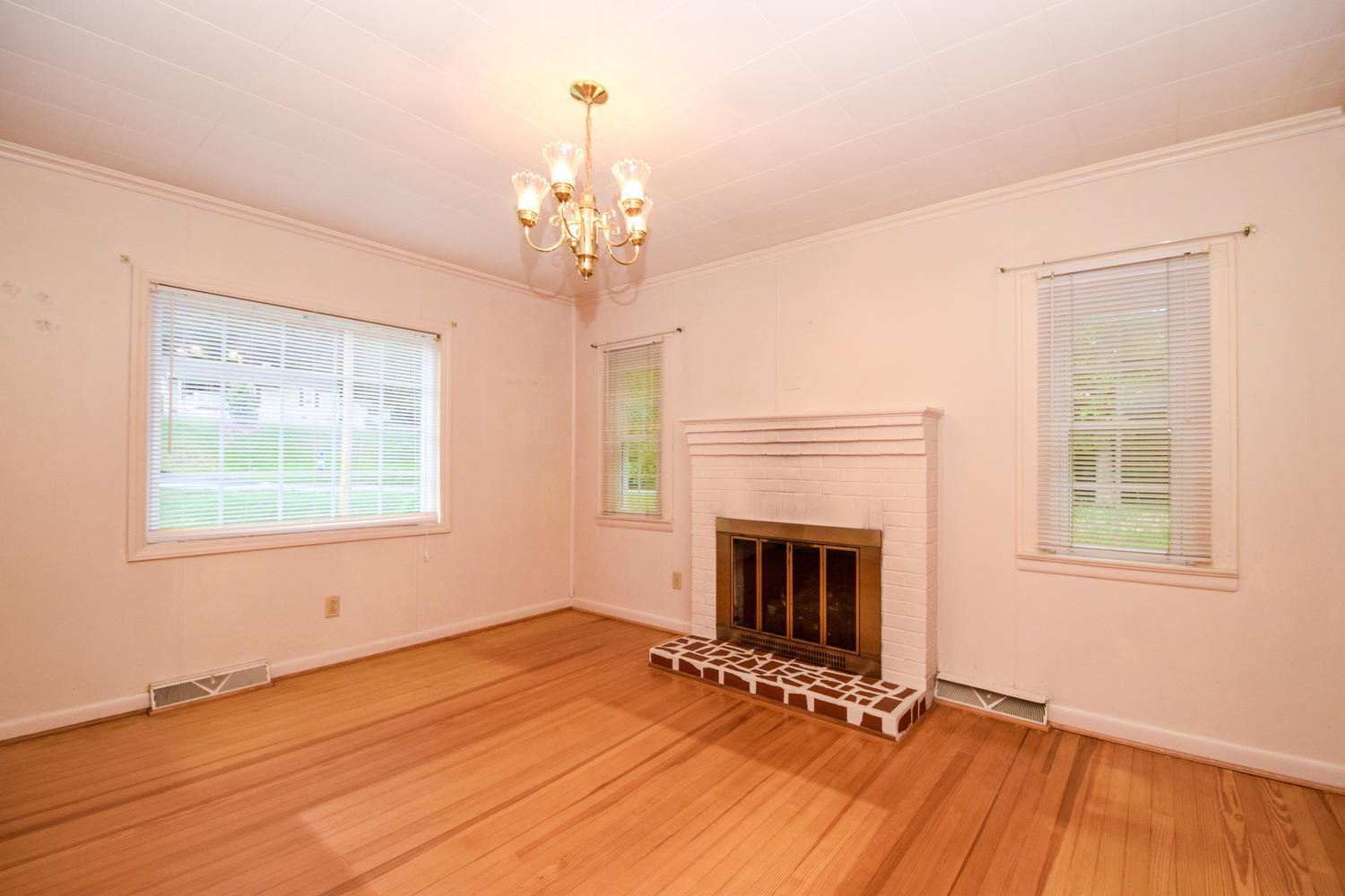 3572 Buck Mountain Road Roanoke, VA 24018 - Photo 2 of 21 3572 Buck Mountain Rd Roanoke-large-002-