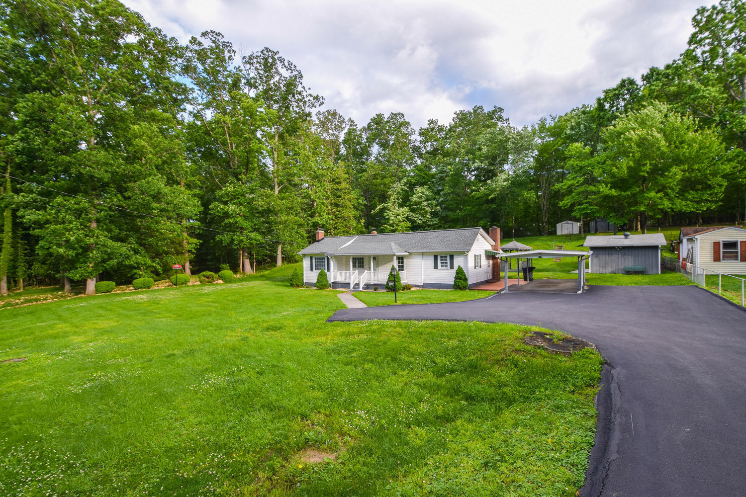 3572 Buck Mountain Road Roanoke, VA 24018 - Photo 13 of 21 3572 Buck Mountain Rd Roanoke-large-013-