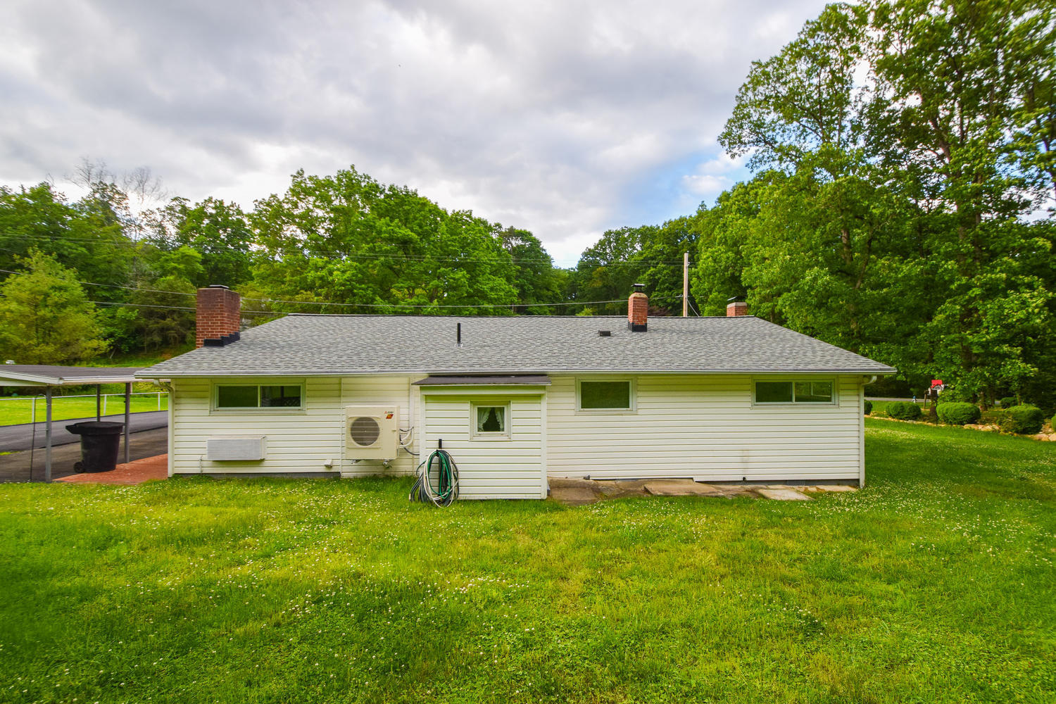 3572 Buck Mountain Road Roanoke, VA 24018 - Photo 16 of 21 3572 Buck Mountain Rd Roanoke-large-016-