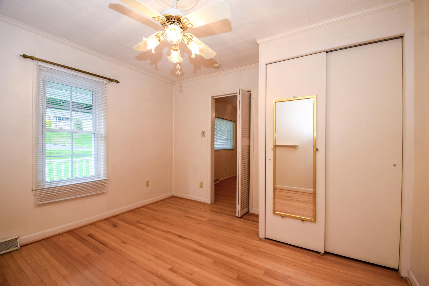 3572 Buck Mountain Road Roanoke, VA 24018 - Photo 3 of 21 3572 Buck Mountain Rd Roanoke-large-003-
