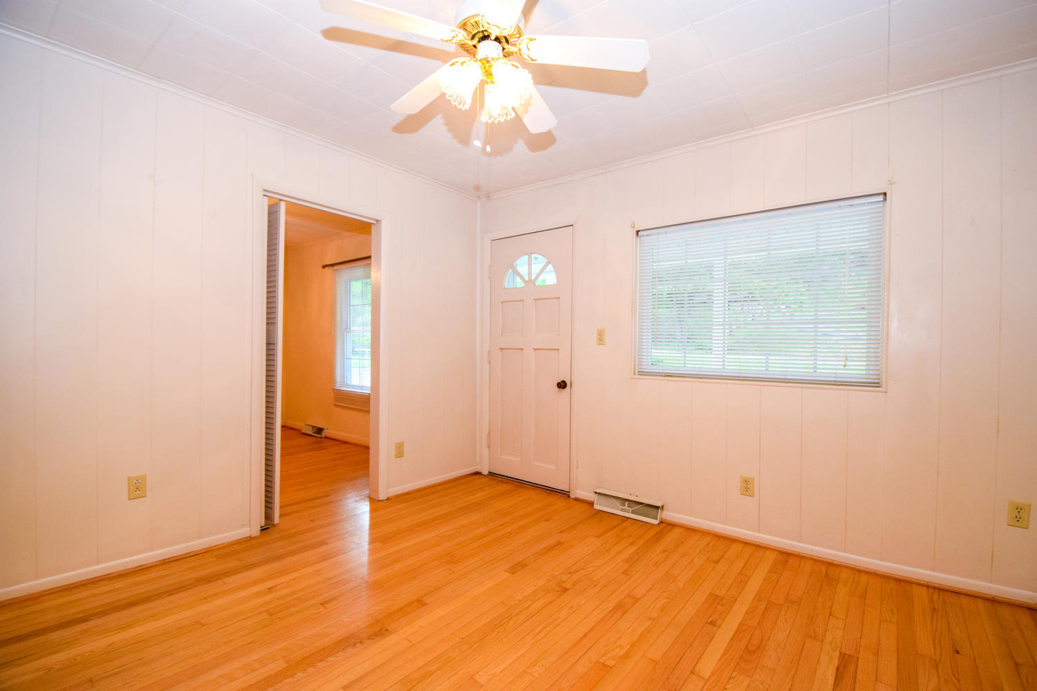 3572 Buck Mountain Road Roanoke, VA 24018 - Photo 5 of 21 3572 Buck Mountain Rd Roanoke-large-005-