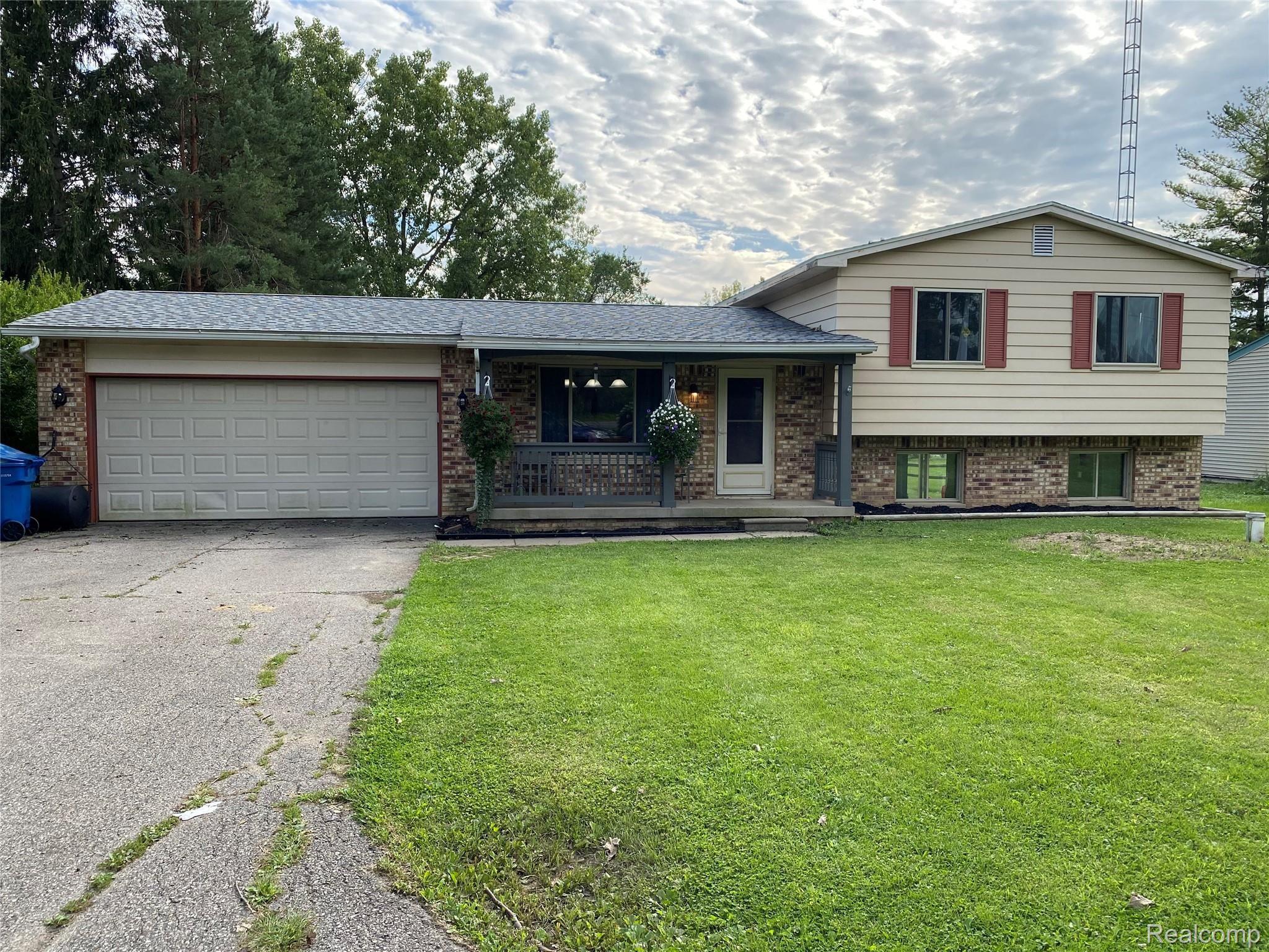2013 North Long Lake Road Fenton, MI 48430 - Photo 1 of 25 Lake Front Home On Over 1 Acre! Lake Fenton Schools!