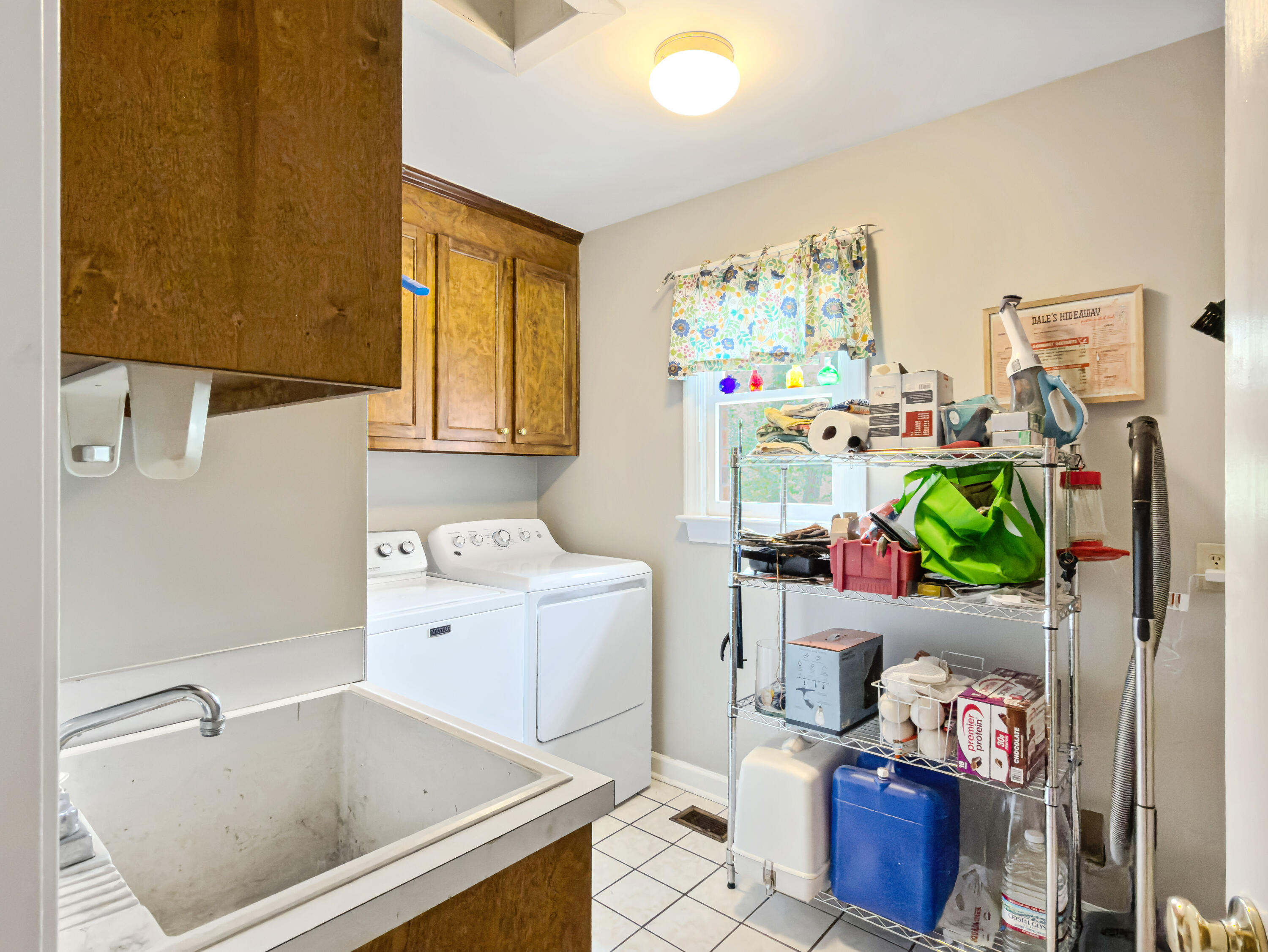 1529 Strathmore Lane Mount Pleasant, SC 29464 - Photo 20 of 29 Laundry