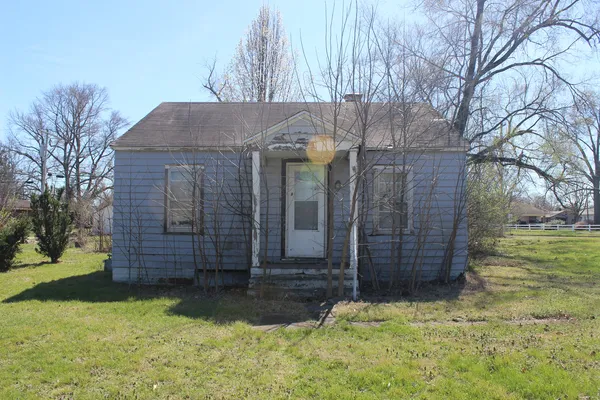 $24,900 | 1025 East Noleman Street, Centralia, IL 62801