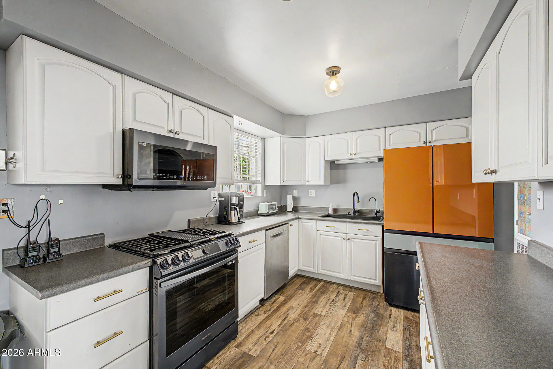 2037 West State Avenue Phoenix, AZ 85021 - Photo 2 of 26 12 - State 2037