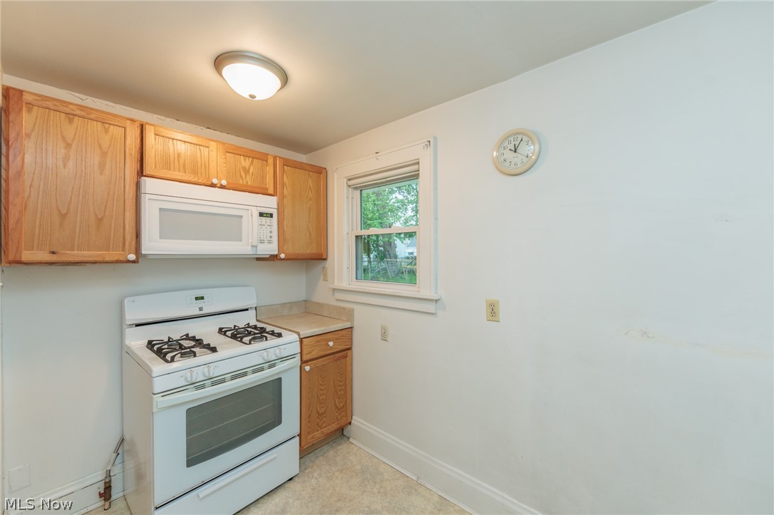 983 Dan Street Akron, OH 44310 - Photo 17 of 46