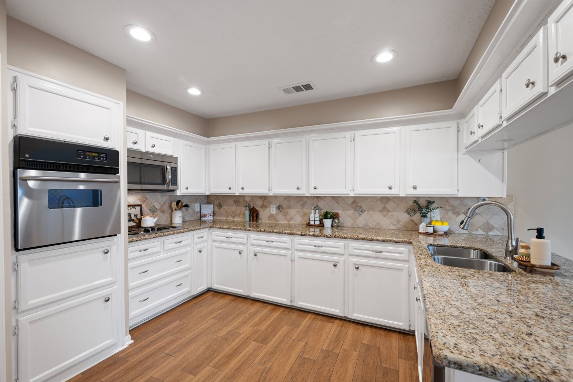 11566 South Kirkwood Road Houston, TX 77477 - Photo 8 of 29