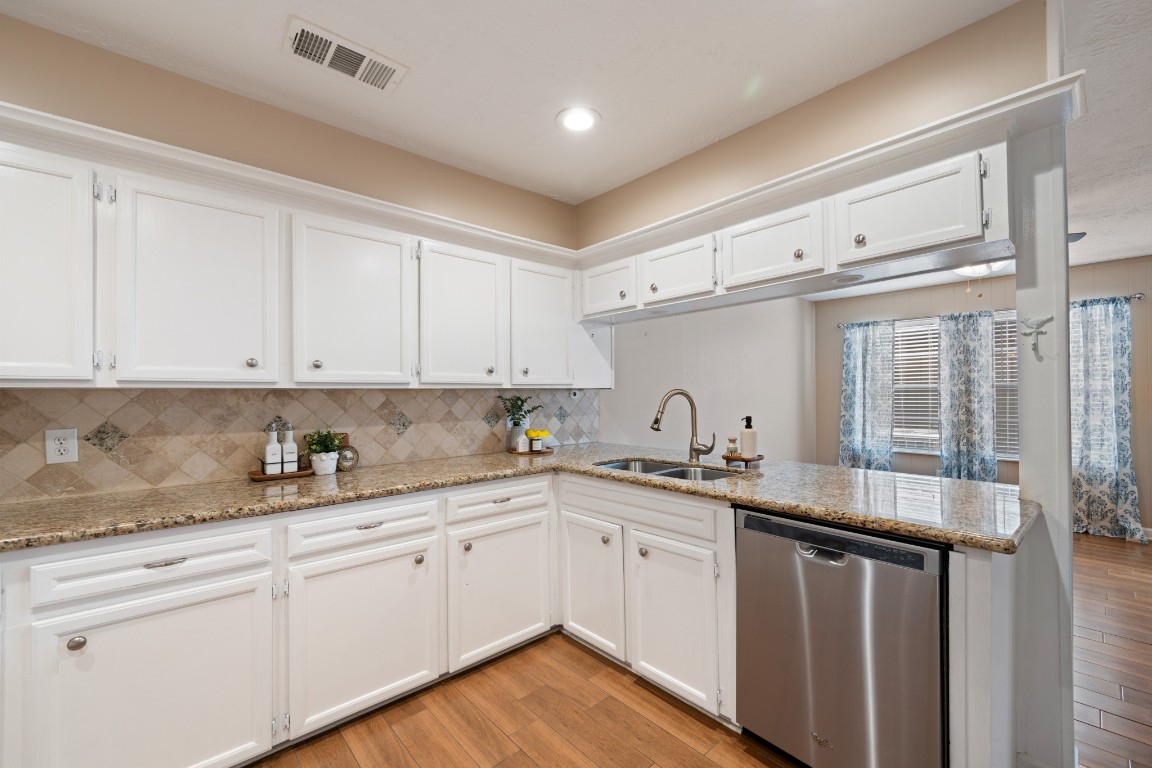 11566 South Kirkwood Road Houston, TX 77477 - Photo 10 of 29