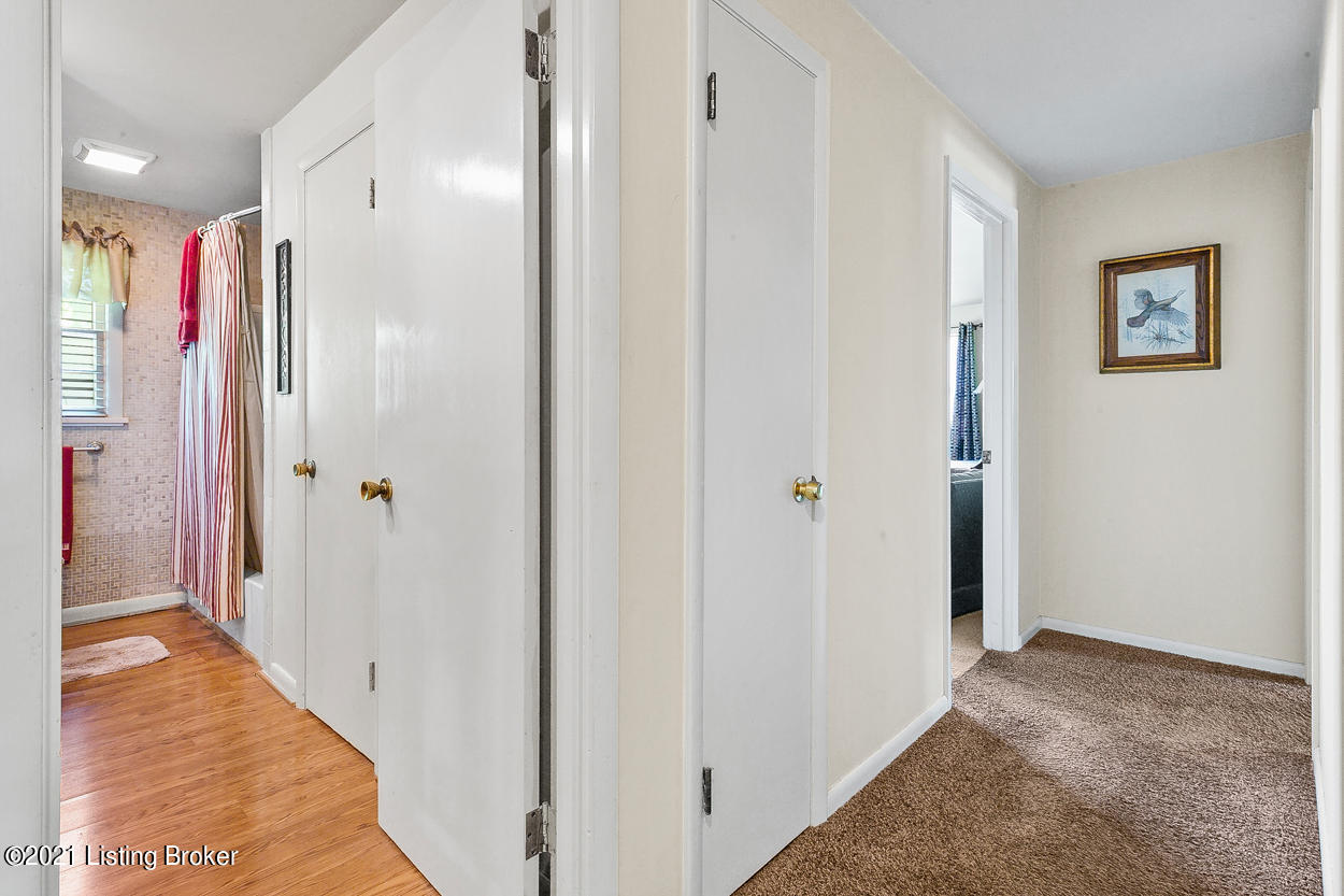 2196 Janlyn Road Louisville, KY 40299 - Photo 32 of 37 44