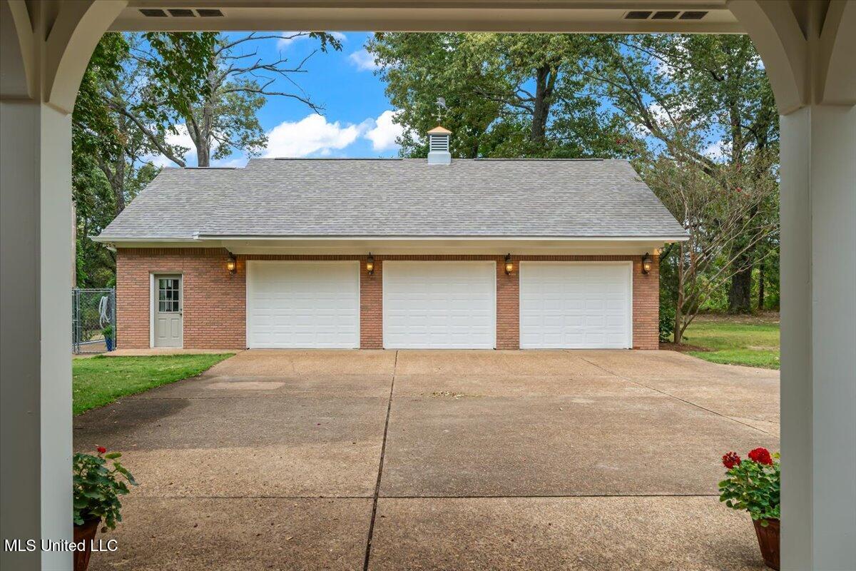 791 Hickory Ridge Drive Hernando, MS 38632 - Photo 33 of 48 Detached Garage