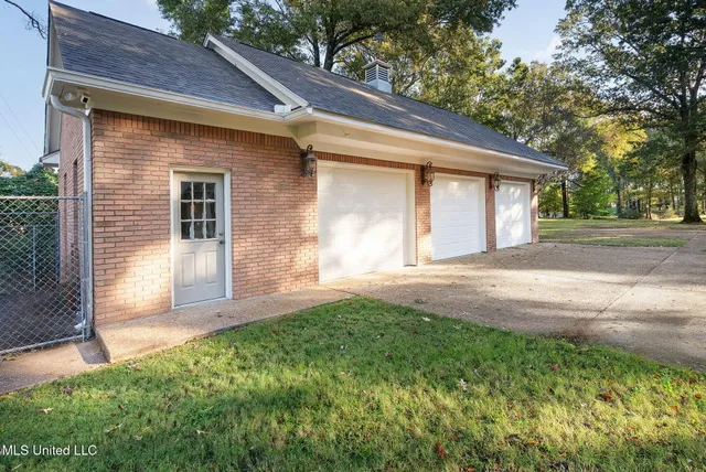 $925,000 | 791 Hickory Ridge Drive, Hernando, MS 38632