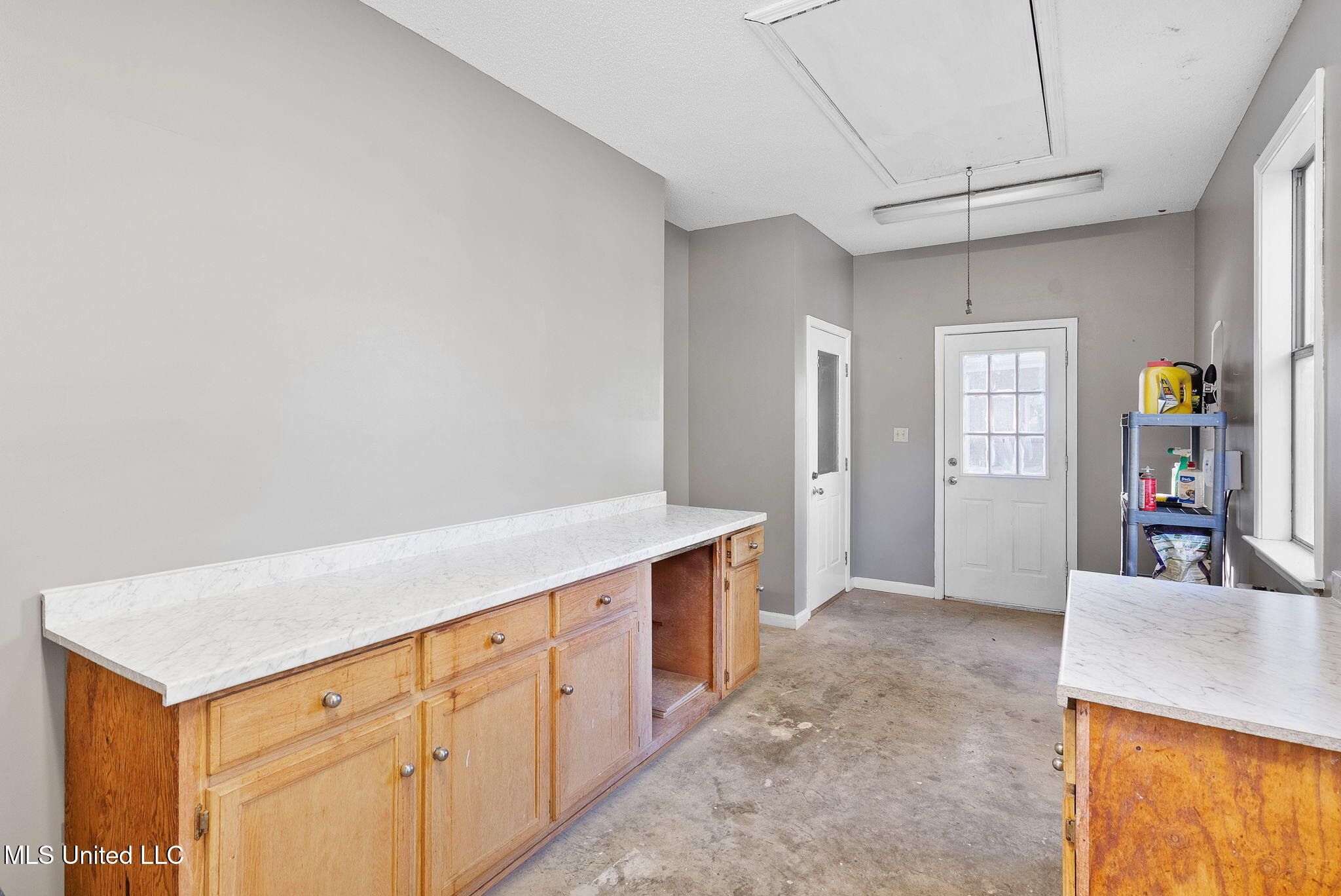 791 Hickory Ridge Drive Hernando, MS 38632 - Photo 35 of 48 Interior of Workshop