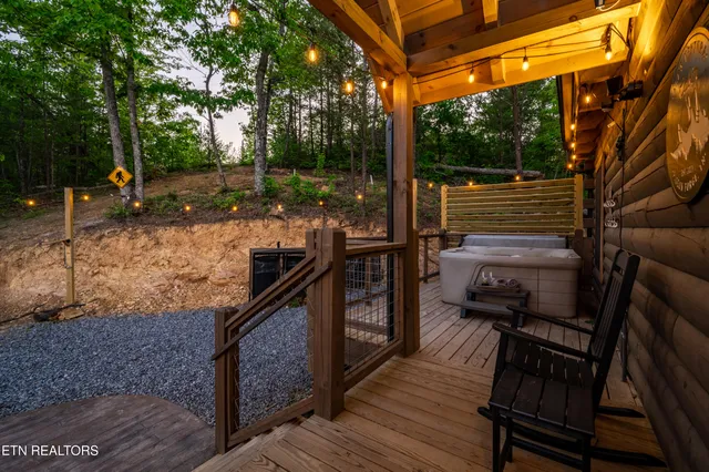 $1,089,900 | 1606 Dove Wing Way, Sevierville, TN 37862