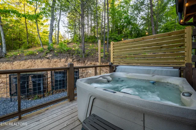 $1,089,900 | 1606 Dove Wing Way, Sevierville, TN 37862