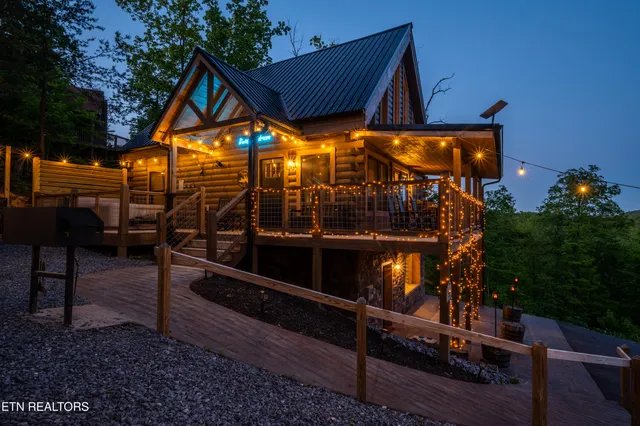 $1,089,900 | 1606 Dove Wing Way, Sevierville, TN 37862