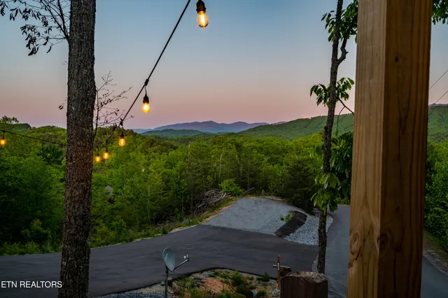 $1,089,900 | 1606 Dove Wing Way, Sevierville, TN 37862