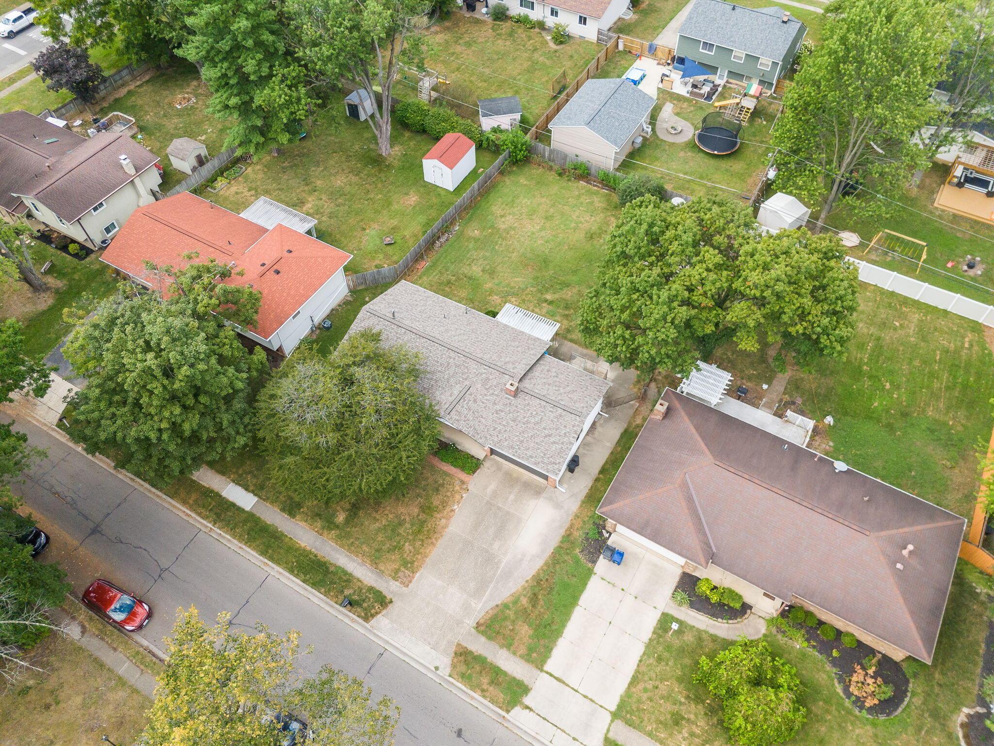 390 Dunbarton Road Columbus, OH 43230 - Photo 3 of 20 5-web-or-mls-DJI_20250822151244_0463_D-2