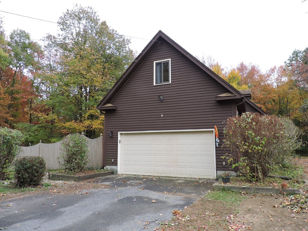 7 Michael Sears Road Belchertown, MA 01007 - Photo 5 of 30 Gallery Image 5