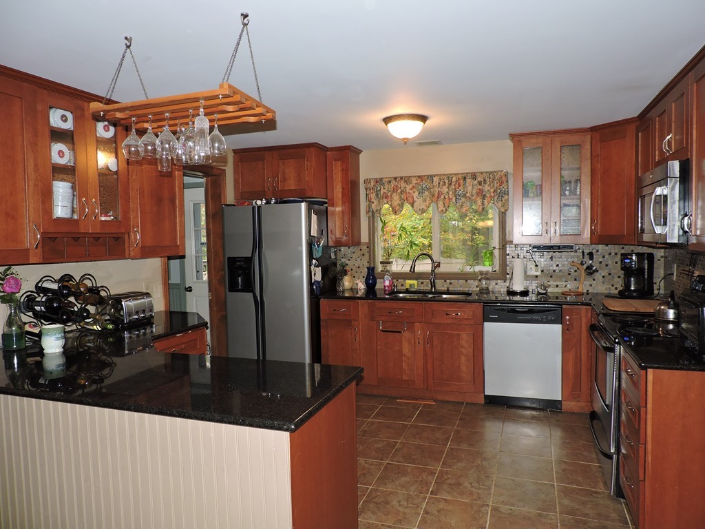7 Michael Sears Road Belchertown, MA 01007 - Photo 10 of 30 Gallery Image 10